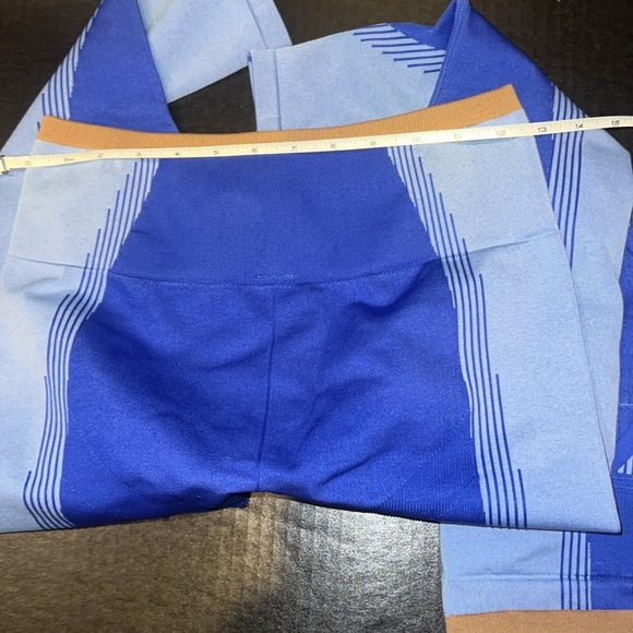 NWOT Women’s Fabletics Blue and Orange Activewear Set - Picture 8 of 9